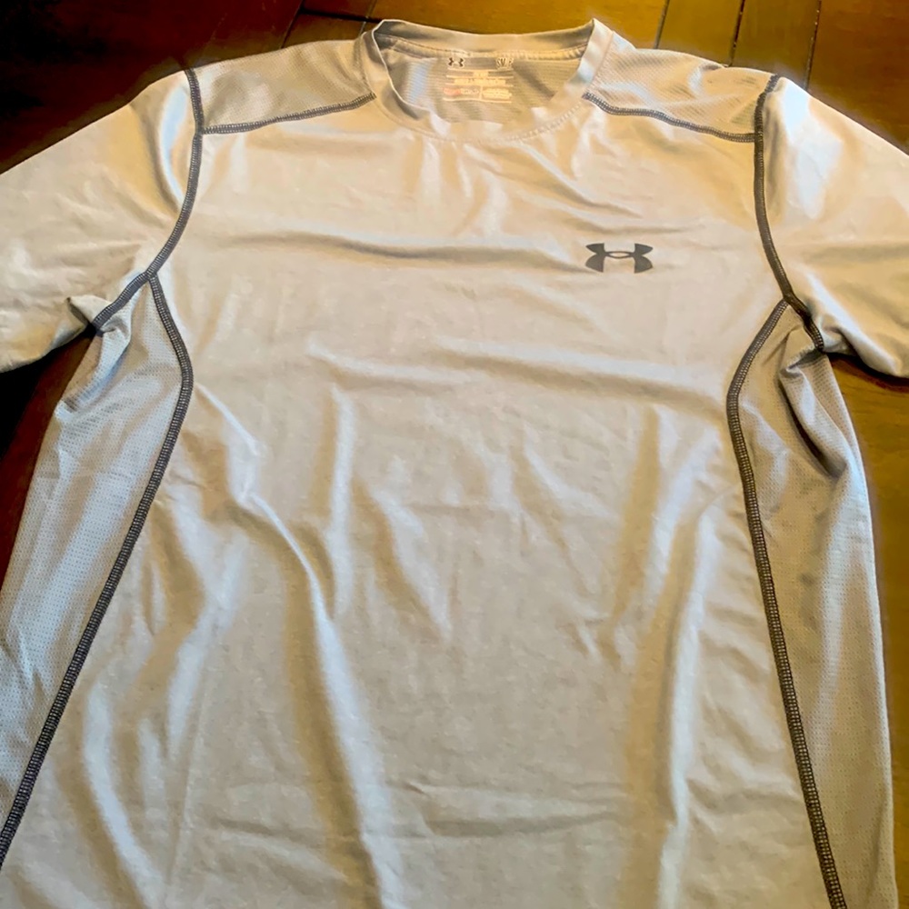 Under Armour Fitted Small Gray Tee Black stitching